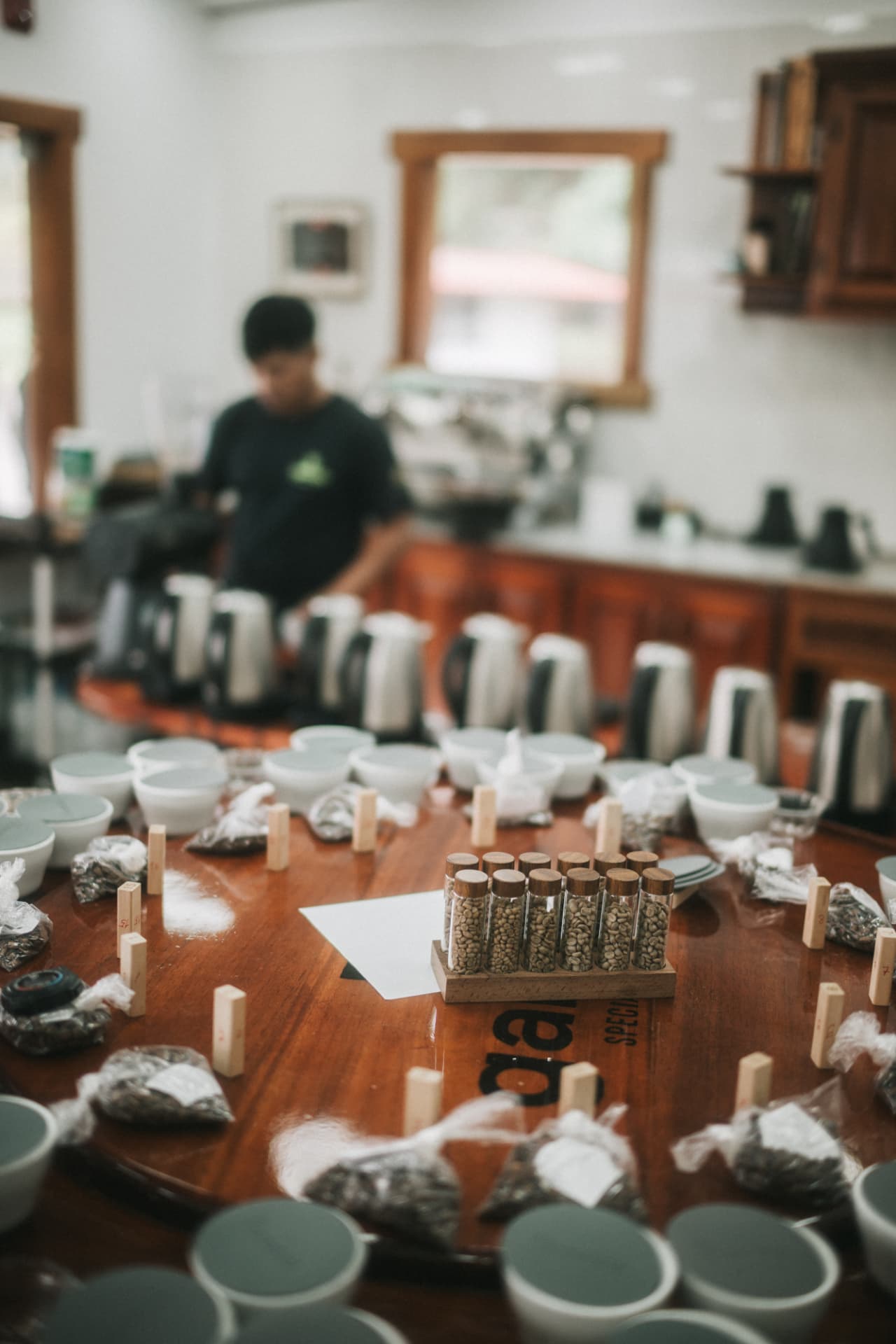 Mesa de catación de Garrido lista para el World of Coffee Panama